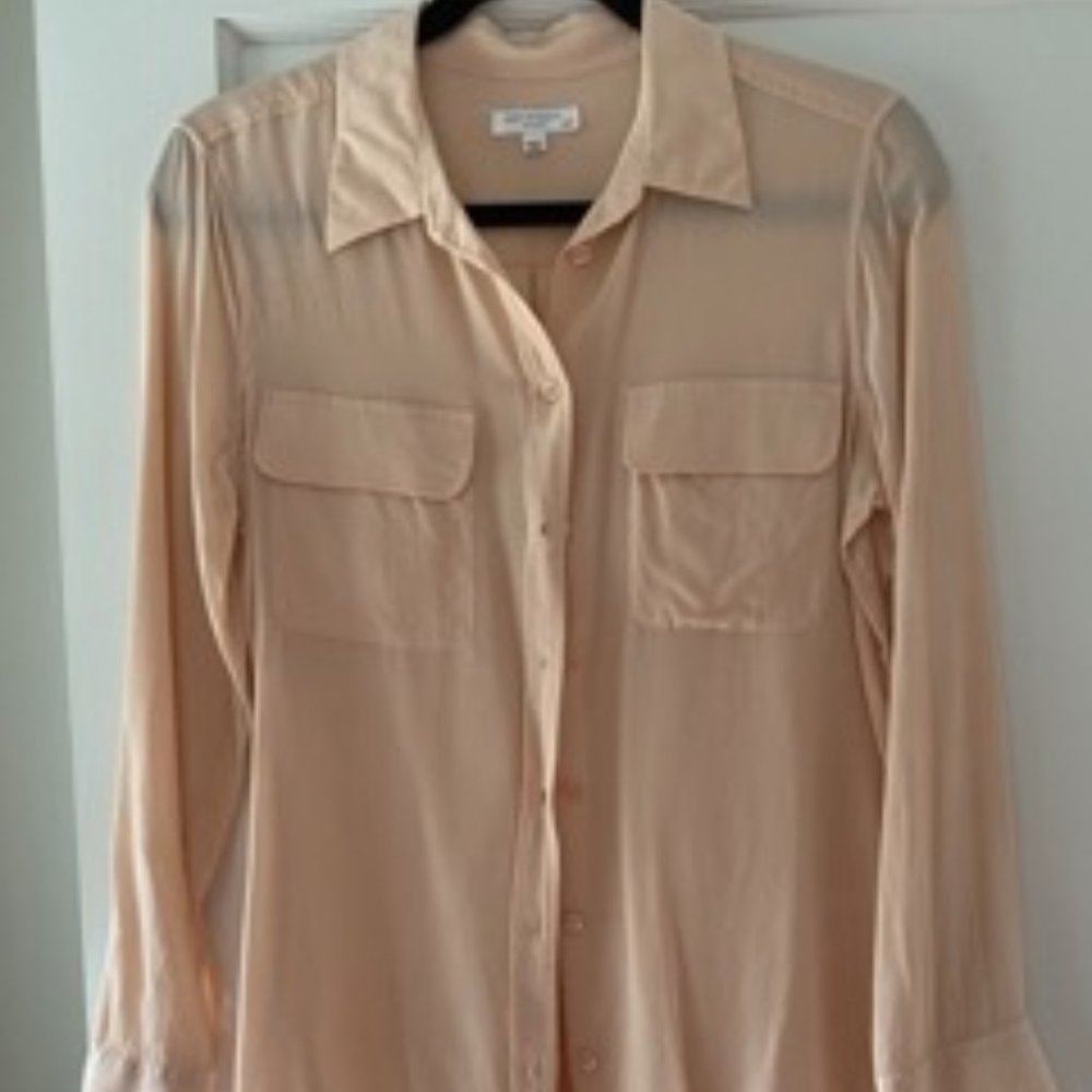 Equipment Slim Signature Silk Shirt in Blush size Medium